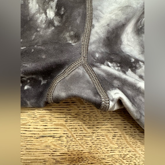 Athleta Salutation Crop Capri Leggings Marled Tie Die Black White 19” Small - Picture 13 of 16